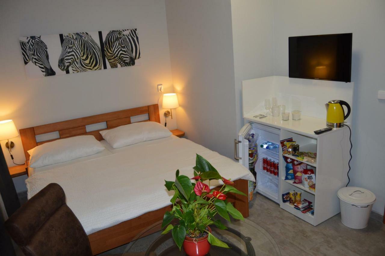 Lipa Guest house *